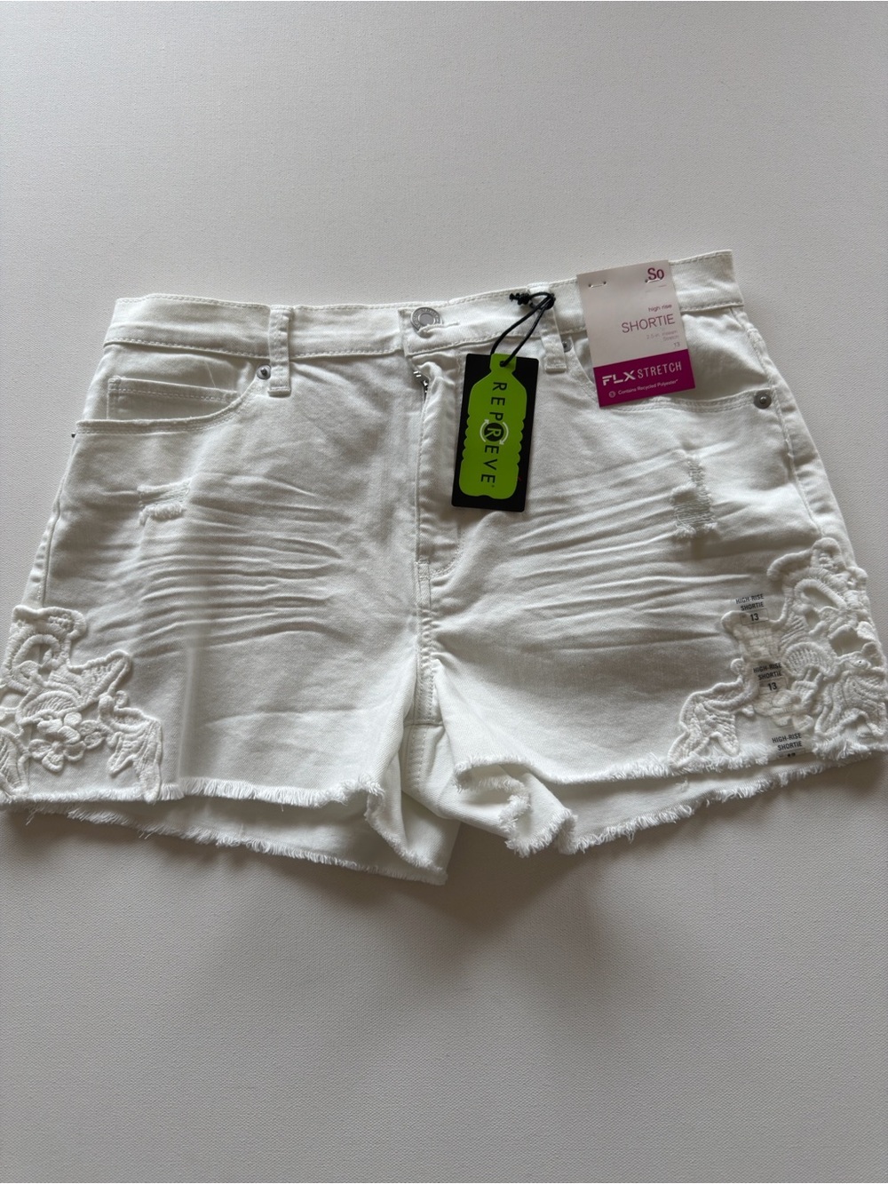 NWT Women's Repreve White Embroidered Denim Shortie Shorts Size 13 (E4)